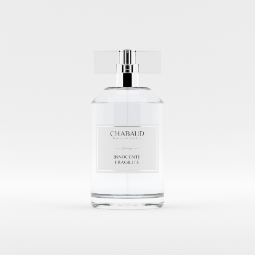 Perfume INNOCENTE FRAGILITÉ con flores blancas y almizcle blanco